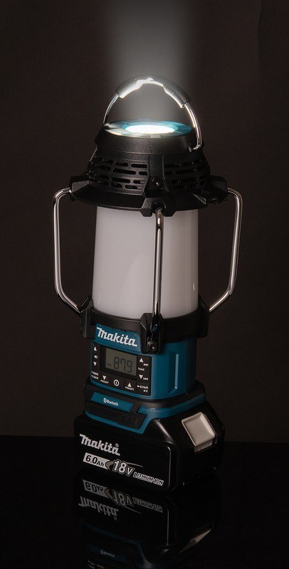 MAKITA ODBIORNIK RADIOWY Z LAMPĄ I LATARKĄ 18V FM BLUETOOTH USB MAKITA ODBIORNIK RADIOWY Z LAMPĄ I LATARKĄ 18V FM BLUETOOTH USB