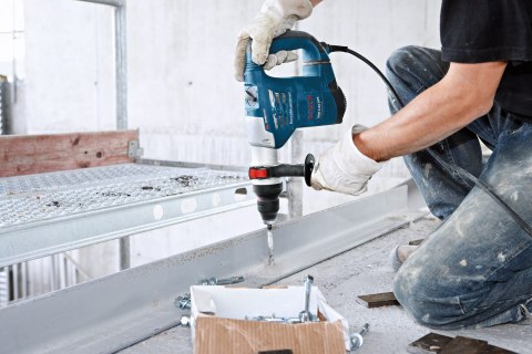 BOSCH MŁOT UDAROWY OBROTOWY SDS+ GBH 4-32 DFR 900W SET+UCHWYT BOSCH MŁOT UDAROWY OBROTOWY SDS+ GBH 4-32 DFR 900W SET+UCHWYT