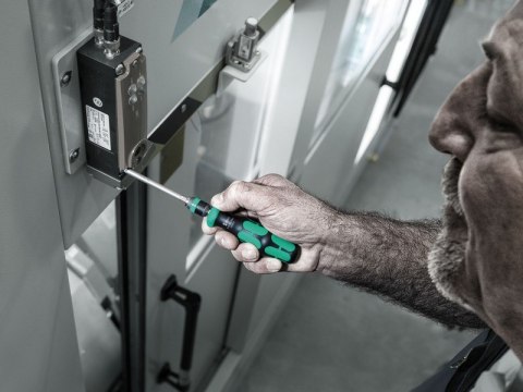 WERA RĘKOJEŚĆ Z UCHWYTEM DO GROTÓW 838 RA-R,FUNKCJA GRZECH. 1/4'' WERA RĘKOJEŚĆ Z UCHWYTEM DO GROTÓW 838 RA-R,FUNKCJA GRZECH. 1/4''