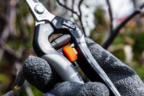 NEO SEKATOR DO MŁODYCH PĘDÓW 185MM ZAKRES DO 6MM. NEO SEKATOR DO MŁODYCH PĘDÓW 185MM ZAKRES DO 6MM.