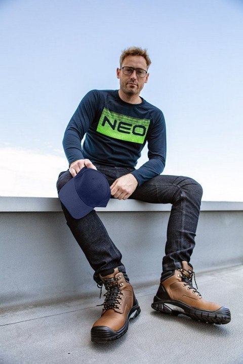 NEO CZAPKA Z DASZKIEM GRANATOWA NEO CZAPKA Z DASZKIEM GRANATOWA