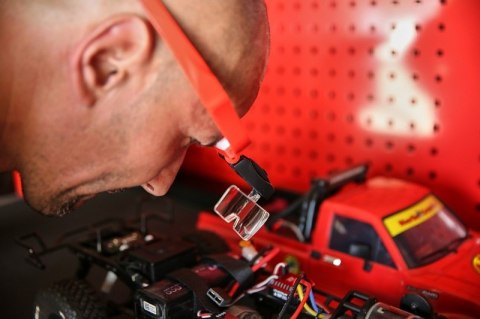 YATO SOCZEWKA Z OŚWIETLENIEM MOCOWANA NA GŁOWIE