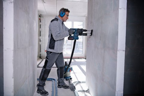 BOSCH MŁOT UDAROWY OBROTOWY GBH 18V-26 F 2.6J 2*5.0AH L-BOXX