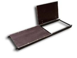 UN PODEST Z WŁAZEM DO RUSZTOWANIA WARSZAWSKIEGO