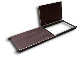 UN PODEST Z WŁAZEM DO RUSZTOWANIA WARSZAWSKIEGO