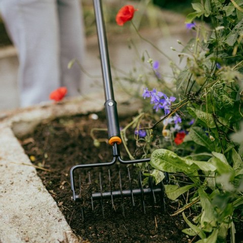 FISKARS AERATOR OBROTOWY ONECLICK